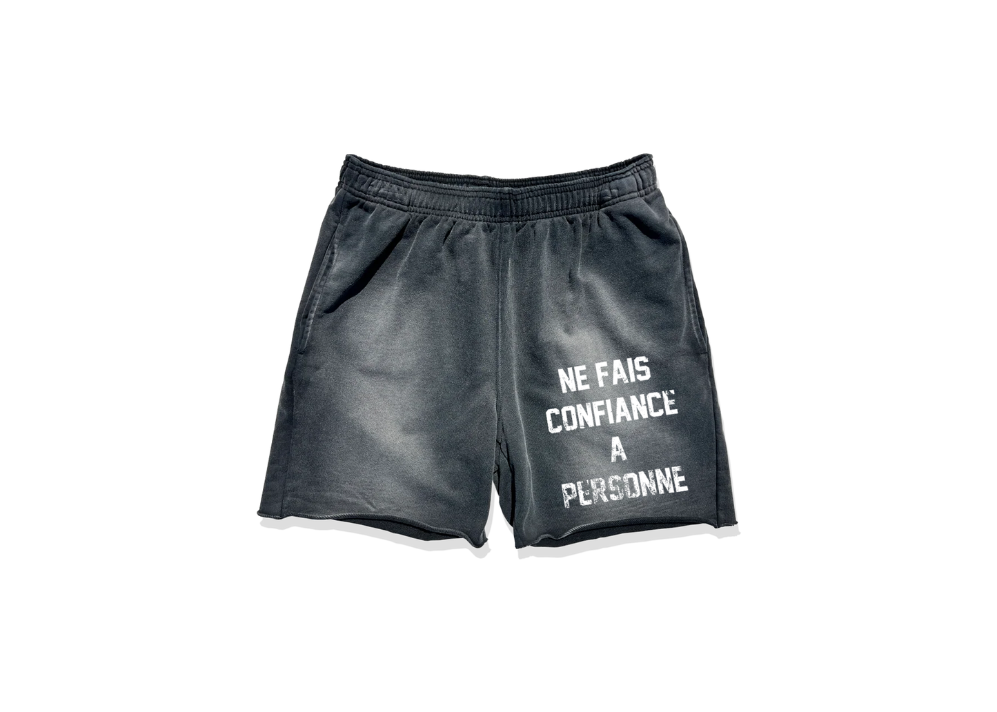 NE FAIS CONFIANCE A PERSONNE SHORTS